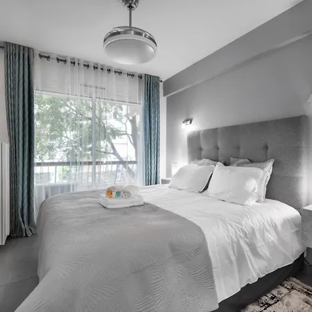 Bright One Bedroom In - 2394 *
