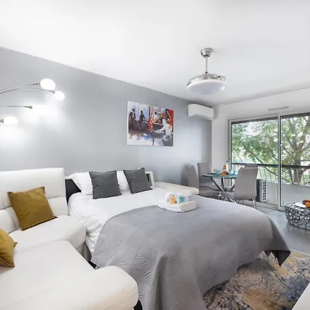 Bright One Bedroom In - 2394 Cannes