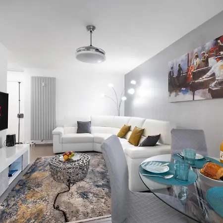 Bright One Bedroom In - 2394 *