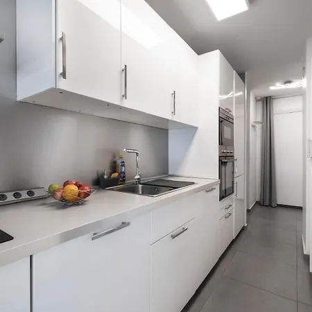 Bright One Bedroom In - 2394 *