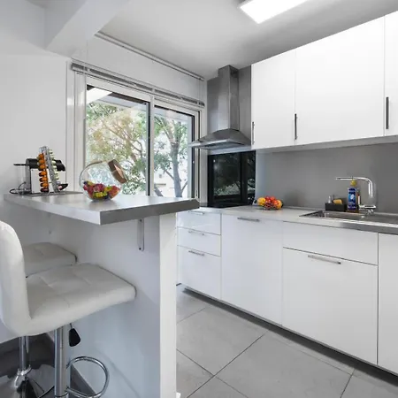 Bright One Bedroom In - 2394 Апартаменты
